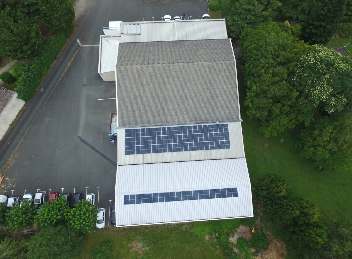 Rey Alu stocke son surplus photovoltaïque grâce à l&rsquo;armoire AEH de Sirea